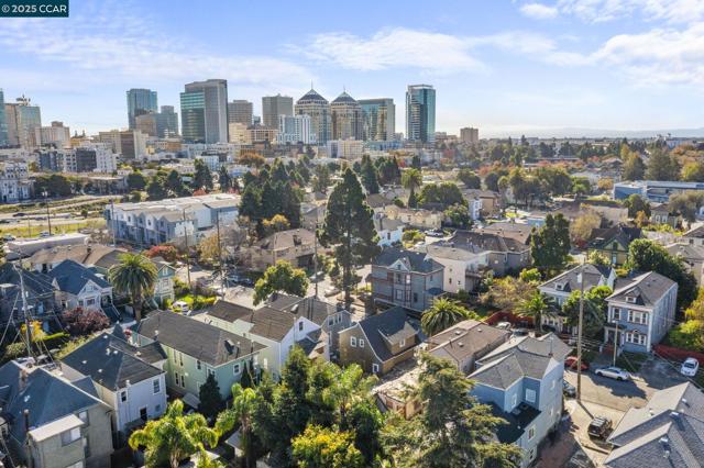 814 20th Street, Oakland CA: https://media.crmls.org/mediaz/f449418d-7d91-4bb9-9f67-9f1dcef944a4.jpg