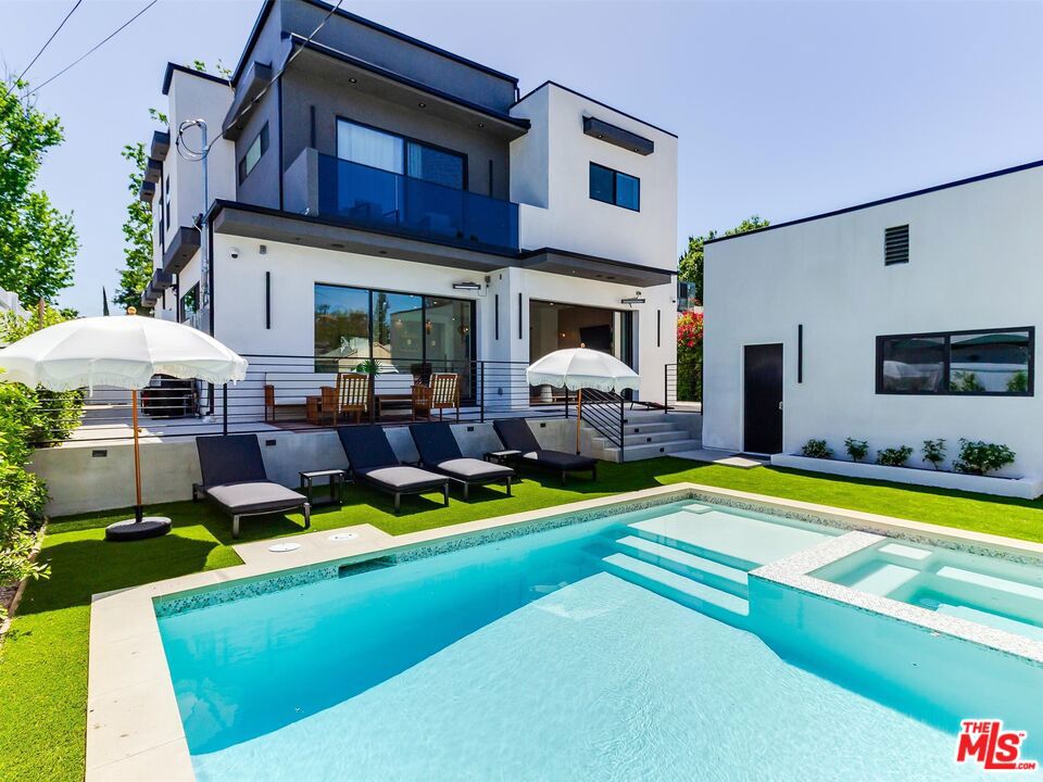 5929 Hesperia Avenue — Modern