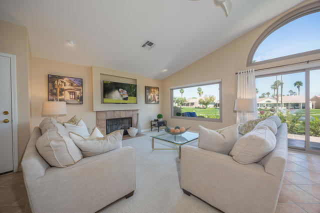 76948 Scimitar Way, Palm Desert CA: https://media.crmls.org/mediaz/f4497ee1-b666-4ecd-a22d-7e77f8e4e530.jpg