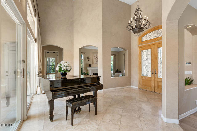 2625 Marvella Court, Camarillo CA: https://media.crmls.org/mediaz/f449d0ca-00c1-4619-98a7-9af673d4ef03.jpg