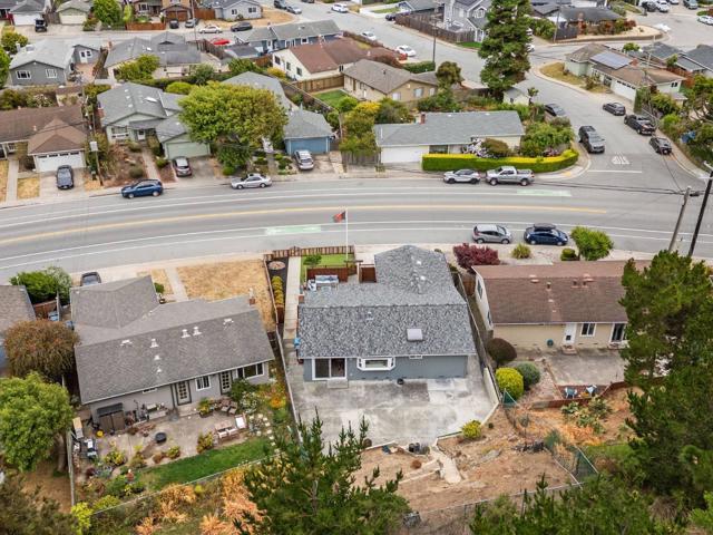 1415 LInda Mar Boulevard, Pacifica CA: https://media.crmls.org/mediaz/f449da5a-0350-472d-8639-3f8a098b5456.jpg