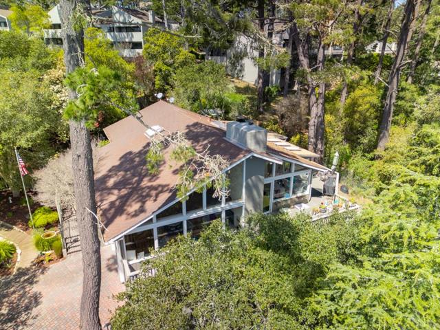 6 Stratford Place, Monterey CA: https://media.crmls.org/mediaz/f449fd8d-34cb-4313-a64d-1c173bfba433.jpg
