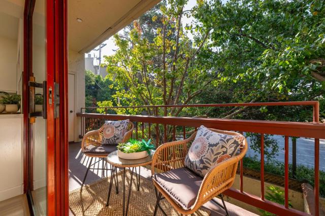 10 9th Avenue, San Mateo CA: https://media.crmls.org/mediaz/f44a0981-f73d-4b33-8ebb-c6b30750421d.jpg