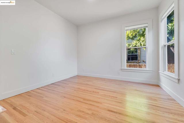 1238 12Th St, Oakland CA: https://media.crmls.org/mediaz/f44a49ef-cf74-47e4-a2a4-14617e69074d.jpg