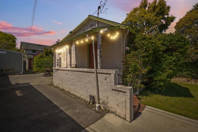 399 13th Avenue, Santa Cruz CA: https://media.crmls.org/mediaz/f44aa624-451e-4697-8f84-ad191ea3b989.jpg