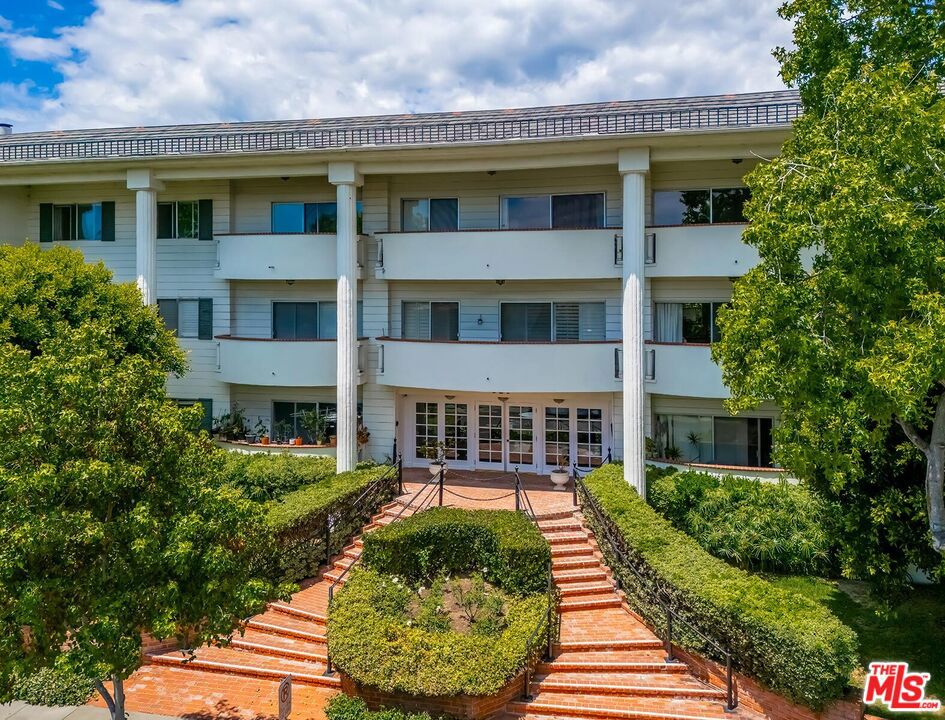521 Montana Avenue #103
