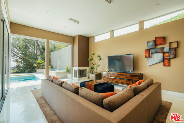 1470 CARLA, Beverly Hills CA: https://media.crmls.org/mediaz/f44b7302-6dda-4ccc-a5c4-64ea3aecd2b8.jpg