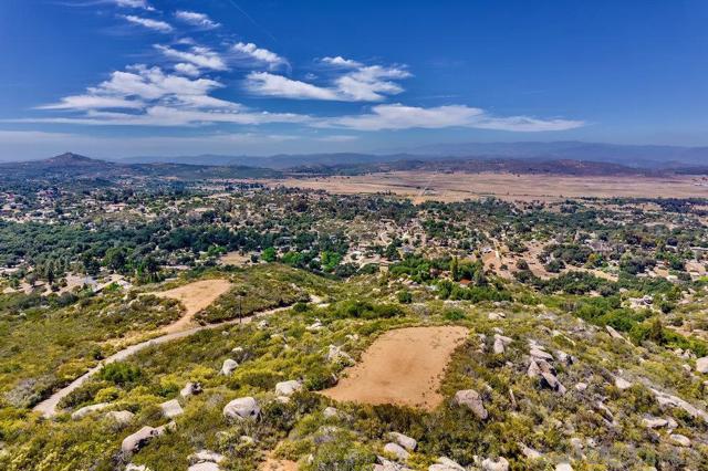 16303 Via Penasco, Ramona, CA 92065, Ramona CA: https://media.crmls.org/mediaz/f44be457-0631-4e60-9d8d-661b12db1da4.jpg