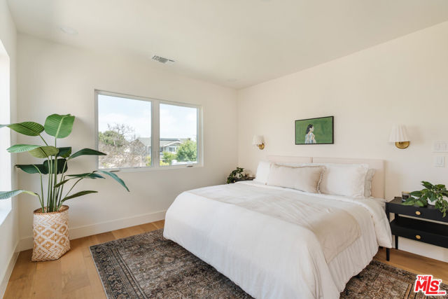2221 Virginia Road, Los Angeles CA: https://media.crmls.org/mediaz/f44c32c9-bff6-4da3-b054-3d281a49642d.jpg