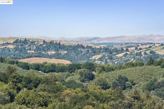 12688 Brookpark Road, Oakland CA: https://media.crmls.org/mediaz/f44c3537-df0d-4179-b999-e447820c897a.jpg