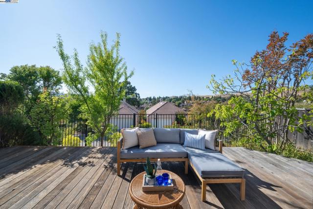 447 Donner Way, San Ramon CA: https://media.crmls.org/mediaz/f44c8f3f-13fb-4561-add6-c69308d35285.jpg