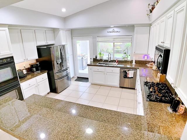 45120 Eagle Crest Court, Indio CA: https://media.crmls.org/mediaz/f44d1a4e-c4cc-4317-ad66-e1614df44d33.jpg