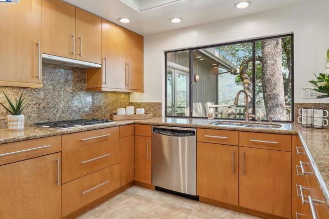 361 Castle Crest Rd, Alamo CA: https://media.crmls.org/mediaz/f44d1a8c-72f6-4c72-bb68-91c8a530d883.jpg