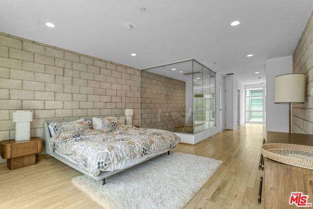 3450 Cahuenga Boulevard, Los Angeles CA: https://media.crmls.org/mediaz/f44d3c77-fc54-49bd-a7f4-ffddb284d55b.jpg