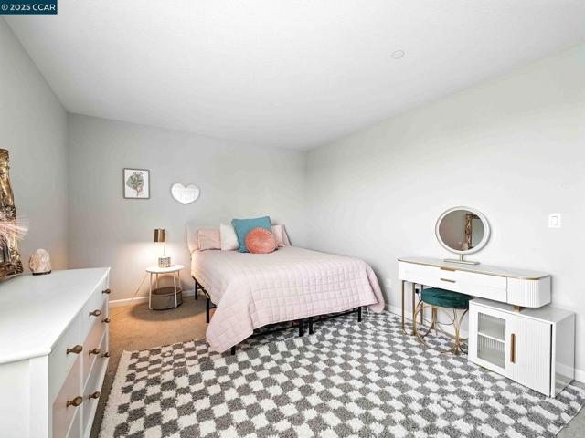 2433 Sanders Ln, Fairfield CA: https://media.crmls.org/mediaz/f44dd426-7bed-44a6-808c-fbd809a6bd45.jpg