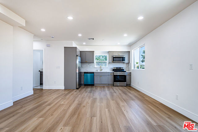 2055 S Garth Avenue, Los Angeles CA: https://media.crmls.org/mediaz/f44dd683-3d62-4ee1-910f-6cb5d9de37ec.jpg