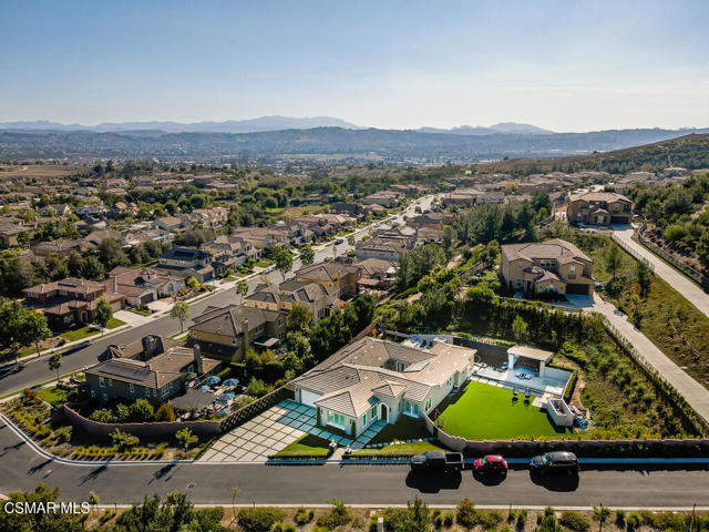 6981 Shadow Wood Drive, Moorpark CA: https://media.crmls.org/mediaz/f44e51ab-cafc-4114-bce1-43dfc4cd5149.jpg