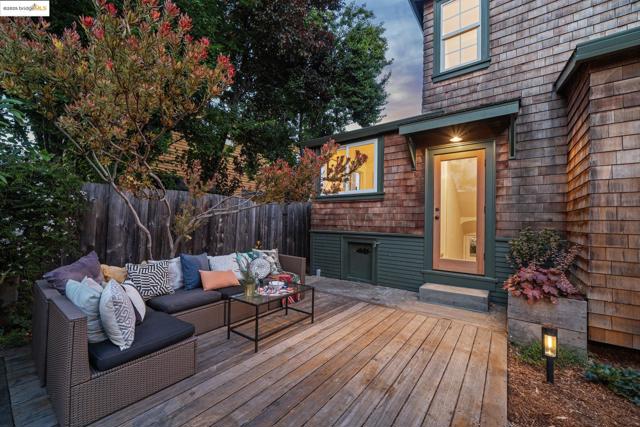 1350 Curtis St, Berkeley CA: https://media.crmls.org/mediaz/f44ea5aa-544a-46bc-b4b8-0528003db4c7.jpg