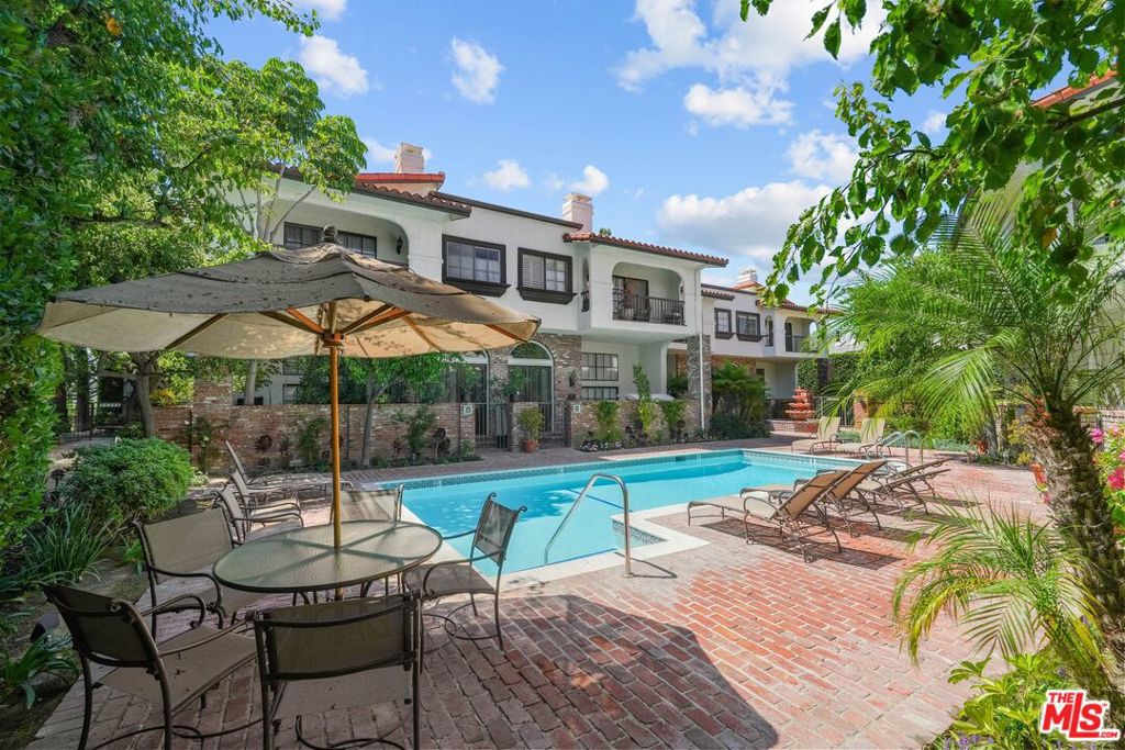 2311 Roscomare Road #4