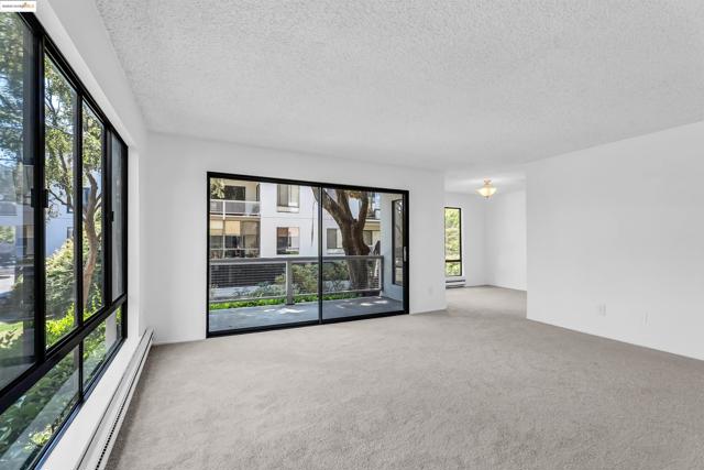 7 Commodore Dr, Emeryville CA: https://media.crmls.org/mediaz/f44ec410-e43c-4aba-bb00-bc3a3fa3b6a8.jpg