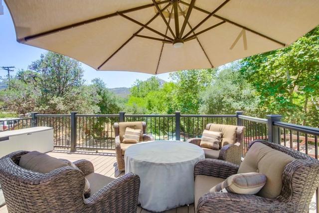 210 Frances Dr, El Cajon CA: https://media.crmls.org/mediaz/f44f597b-63e9-494c-bf6b-22ba638a2f0d.jpg