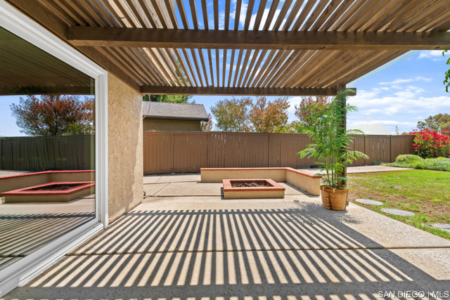 24231 Robledo, Mission Viejo CA: https://media.crmls.org/mediaz/f44f997b-5937-4e07-be00-d283ea0f07ec.jpg