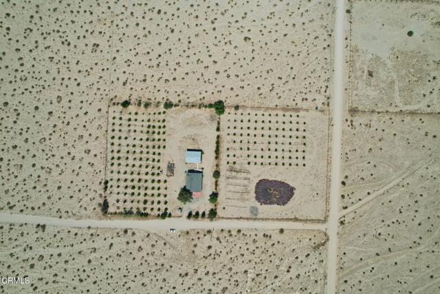 10424 Santa Fe Fire Road, Lucerne Valley CA: https://media.crmls.org/mediaz/f44fa165-399d-4d9c-89e7-257aad476621.jpg