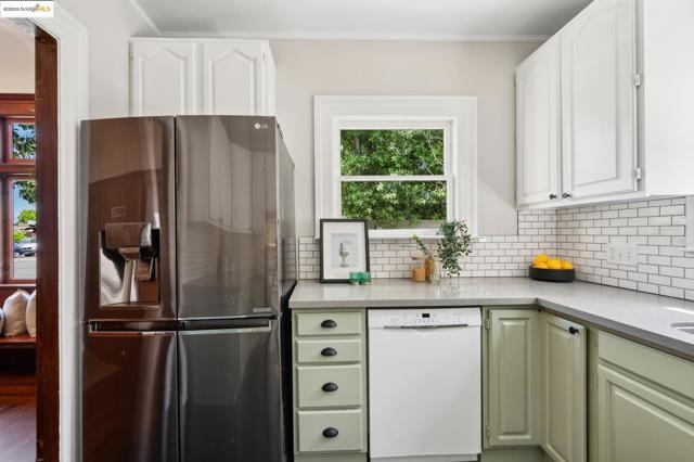 1042 Santa Clara Ave, Alameda CA: https://media.crmls.org/mediaz/f44fdfe6-6bc7-4ce8-b7ac-72a65b8efd93.jpg