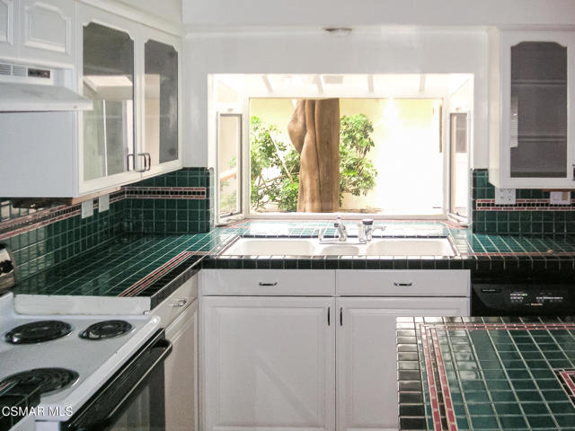 3411 Mclaughlin Avenue, Los Angeles CA: https://media.crmls.org/mediaz/f45022b2-ff2b-401a-97c1-93fa74715d27.jpg