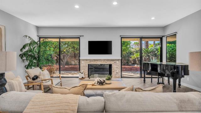 53 Colgate Dr, Rancho Mirage CA: https://media.crmls.org/mediaz/f450abf9-4f22-4237-91cf-6eacd410ff2d.jpg