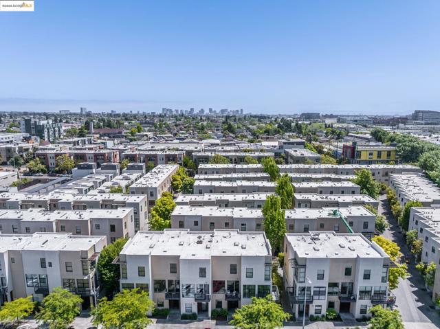 1213 67Th St, Oakland CA: https://media.crmls.org/mediaz/f45142f4-8940-4e13-85c2-b47ae69e3657.jpg