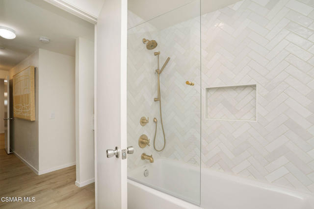 17914 Magnolia Boulevard, Encino CA: https://media.crmls.org/mediaz/f45199f6-969b-47a4-9e6d-0ca18fc7cd7c.jpg