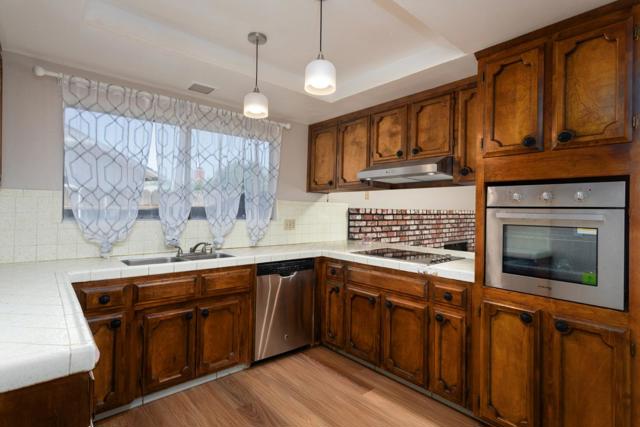 3143 Cindy Avenue, Clovis CA: https://media.crmls.org/mediaz/f451c117-8dd1-49f0-9af7-f64587a1ce01.jpg