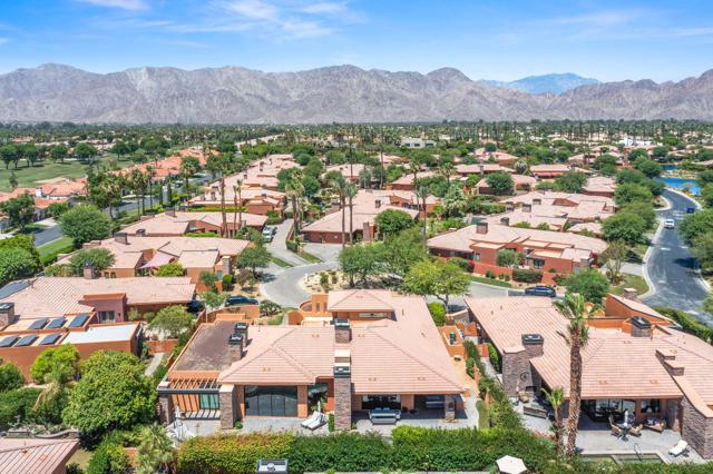 50380 Via Serenidad, La Quinta CA: https://media.crmls.org/mediaz/f45302d4-536e-4dd8-a59d-a89937882a46.jpg