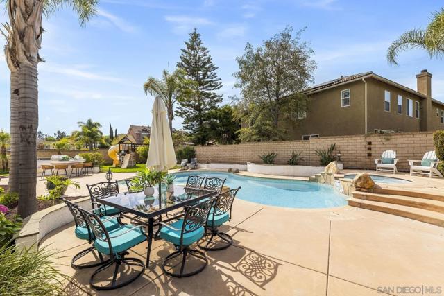 2337 Douglaston Glen, Escondido CA: https://media.crmls.org/mediaz/f4533932-9e12-4f62-83aa-c367f319cf61.jpg