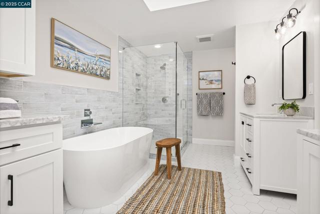 685 Saint George Rd, Danville CA: https://media.crmls.org/mediaz/f453732a-b419-492f-ad90-98987c467e27.jpg