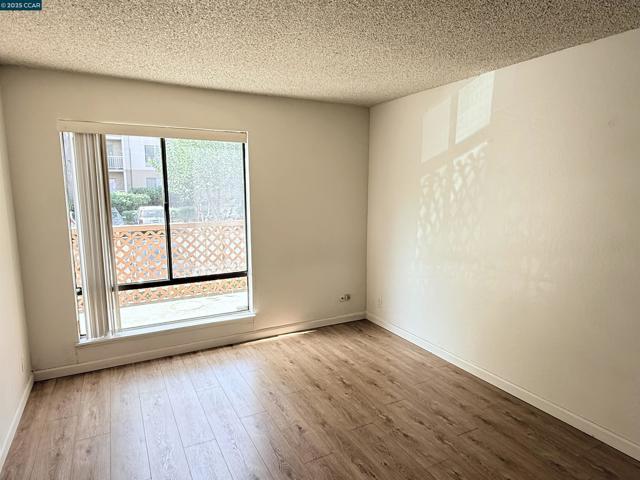 480 N Civic Dr, Walnut Creek CA: https://media.crmls.org/mediaz/f45407e1-ecee-4d6f-829c-3722fb090fd3.jpg