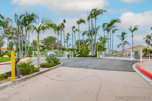 12122 Royal Birkdale Row, San Diego CA: https://media.crmls.org/mediaz/f45421c7-daab-414a-832a-62c546c4bade.jpg