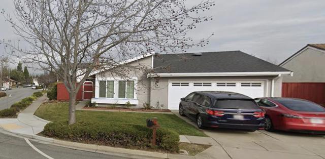 33710 Shylock Drive, Fremont CA: https://media.crmls.org/mediaz/f4550933-14fe-4e9b-9732-6b08e68b607c.jpg