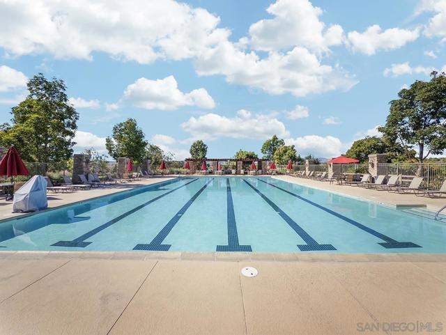 1120 Parkview Dr, Oceanside CA: https://media.crmls.org/mediaz/f455314e-9142-4913-806f-57ff92322335.jpg