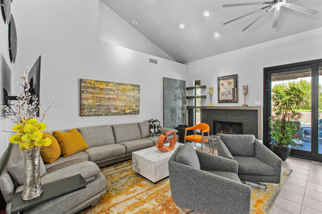 73698 Irontree Drive, Palm Desert CA: https://media.crmls.org/mediaz/f455924b-bb4b-4064-8b29-19bf0529ca29.jpg