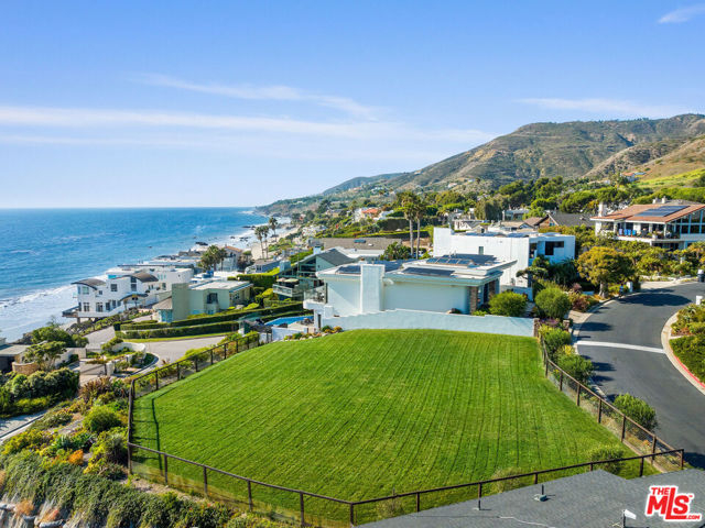 31540 Victoria Point Road, Malibu CA: https://media.crmls.org/mediaz/f455bade-f024-404d-8add-479c28b25296.jpg