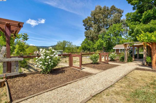 2051 Dollarhide Rd,  CA: https://media.crmls.org/mediaz/f455e7eb-3e25-4e7f-a2d8-5f7b33a68df5.jpg
