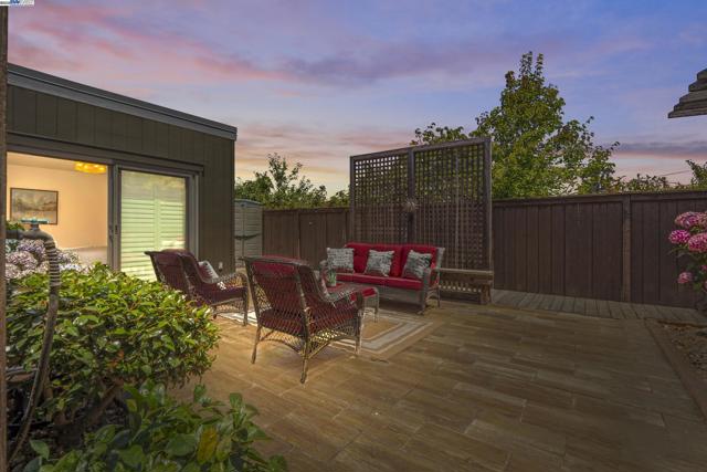 3527 Magnolia Dr, Alameda CA: https://media.crmls.org/mediaz/f455eb61-3dd3-4ea1-85a9-fabebf626487.jpg