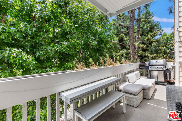 4342 Redwood Avenue, Marina del Rey CA: https://media.crmls.org/mediaz/f45614aa-9db8-446e-a51a-1dee1a52dc14.jpg