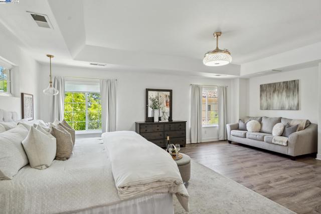 418 Golf Ct, Walnut Creek CA: https://media.crmls.org/mediaz/f458be29-896a-405a-b6ae-55da651d0486.jpg