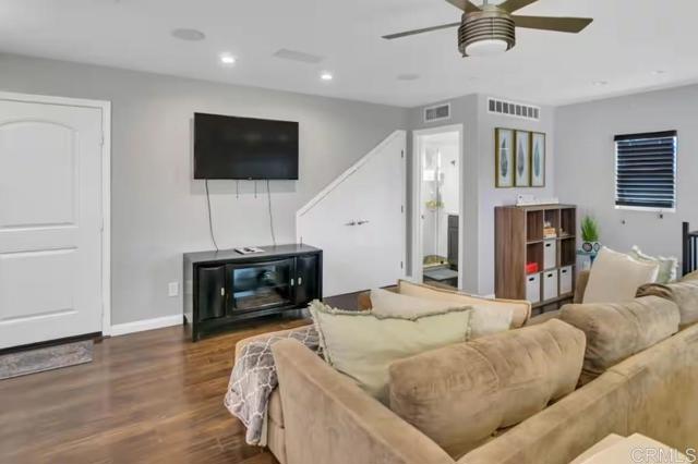 Detail Gallery Image 6 of 25 For 1145 Emerald St Rear (Alley),  –,  CA 92109 - 2 Beds | 2 Baths