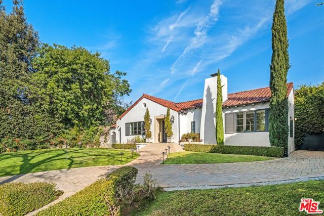 514 N Walden Drive, Beverly Hills CA: https://media.crmls.org/mediaz/f45904fc-9a81-4732-baf0-d3aee09959dc.jpg