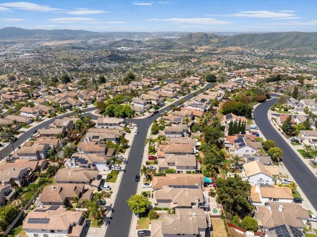 2412 Starlight Gln, Escondido CA: https://media.crmls.org/mediaz/f45907b1-ba1f-4630-aba5-439dc4a23974.jpg