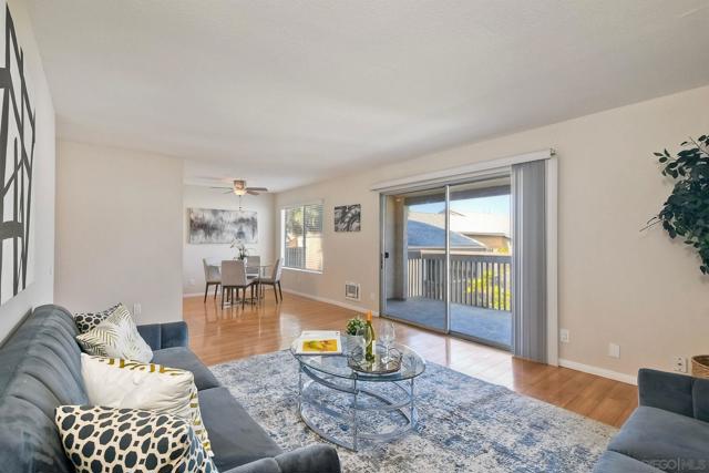 8660 Via Mallorca, La Jolla CA: https://media.crmls.org/mediaz/f4594eb4-f19d-4feb-9a9f-31beb0e94280.jpg